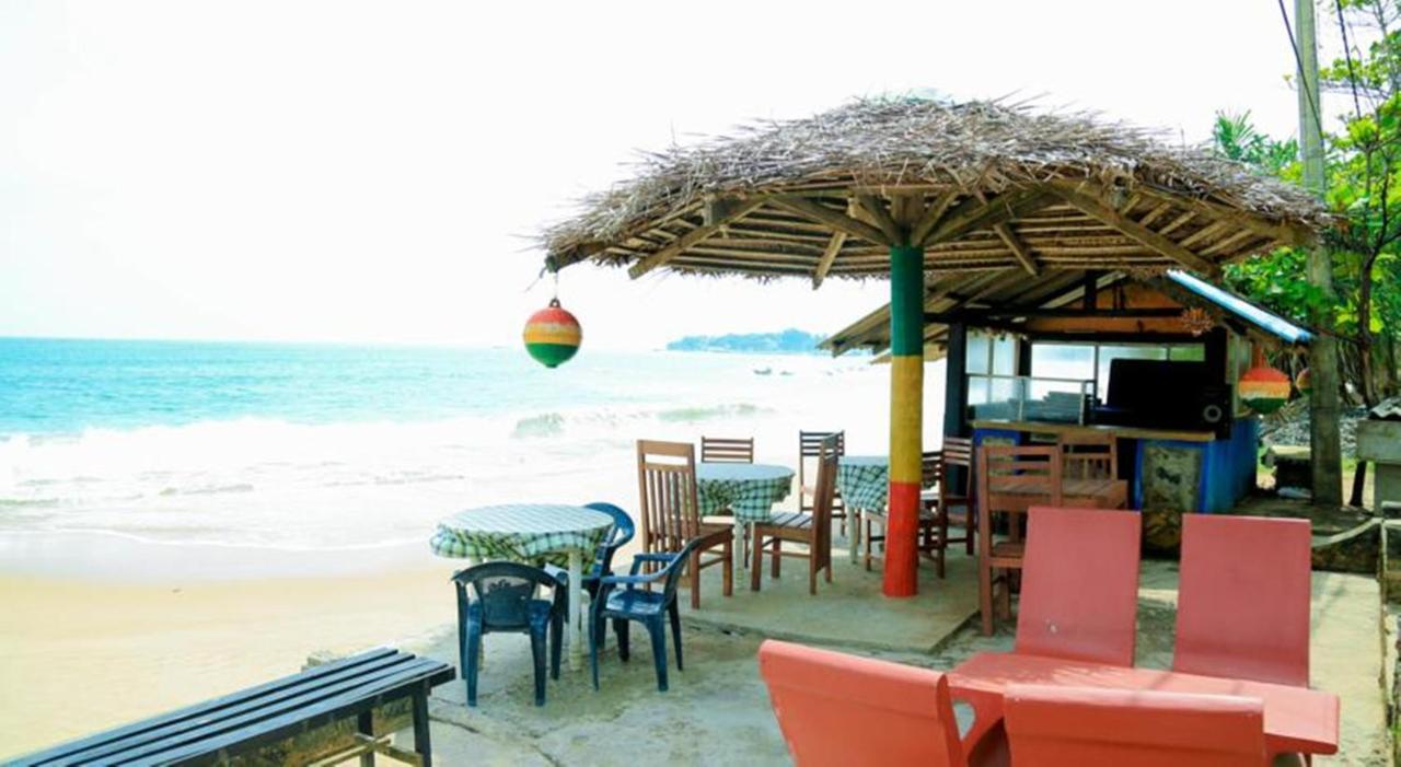 Yoho Fish Beach Cafe Тангалла Экстерьер фото